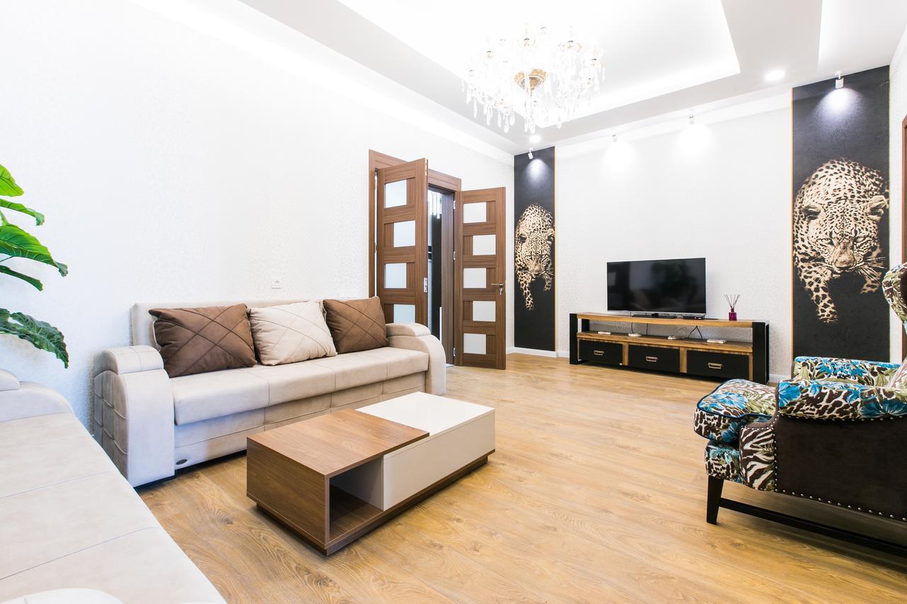Sweet Home 6 Vip At Rustaveli Avenue Тбилиси Экстерьер фото